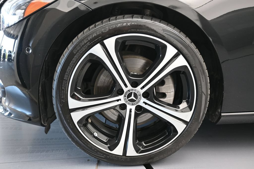 Used 2025 Mercedes-Benz C 300 Sedan image 32