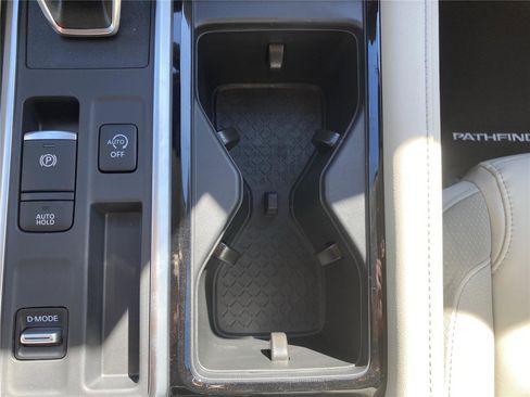 New 2026 Nissan Pathfinder SL image 11