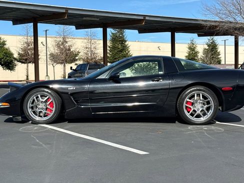 Used 2004 Chevrolet Corvette Coupe w/ Preferred Equipment Group RWD image 13