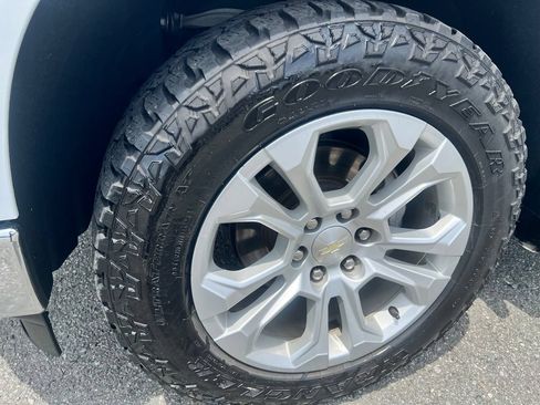 Used 2022 Chevrolet Silverado 1500 LTZ AWD/4WD image 11