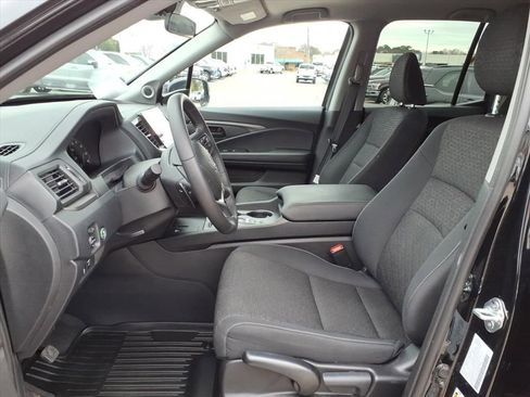 Used 2025 Honda Ridgeline Sport image 12