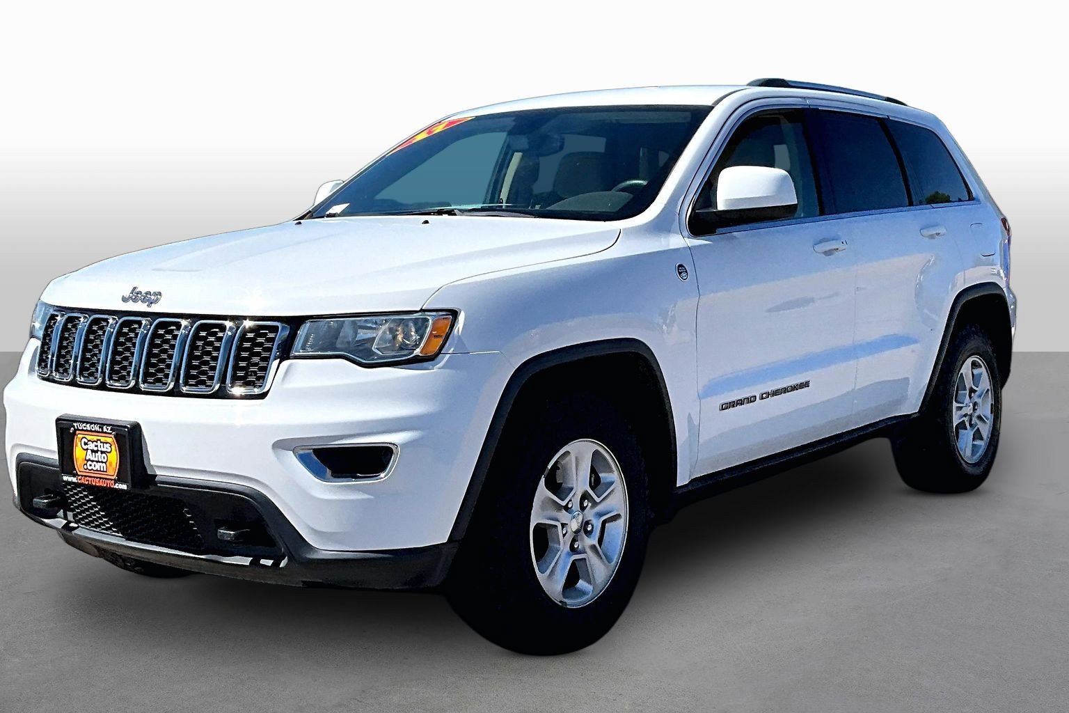 Used 2017 Jeep Grand Cherokee Laredo w/ Quick Order Package 23E AWD/4WD image 1