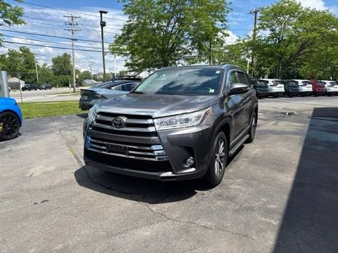 Used 2019 Toyota Highlander XLE AWD/4WD image 5