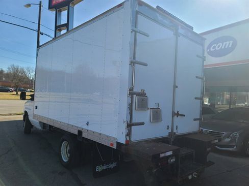 Used 2016 Ford E-450 and Econoline 450 Super Duty image 7