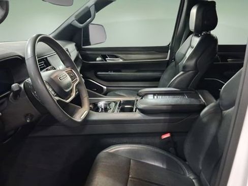 Used 2024 Jeep Wagoneer L Series II w/ Flexible Seating Group AWD/4WD image 9