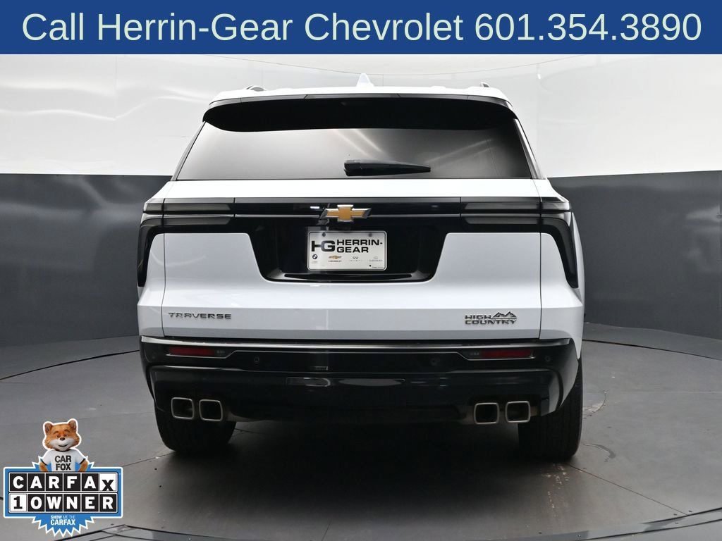 Used 2026 Chevrolet Traverse High Country FWD image 6