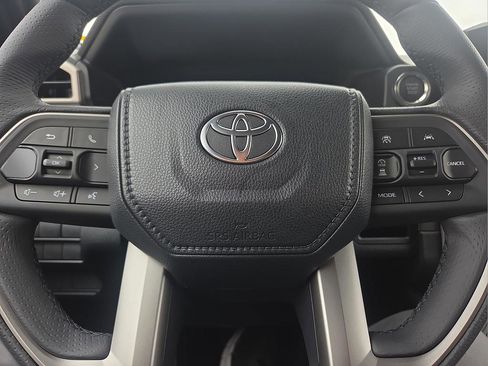New 2026 Toyota 4Runner SR5 AWD/4WD image 25