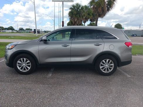 Used 2017 Kia Sorento FWD image 6