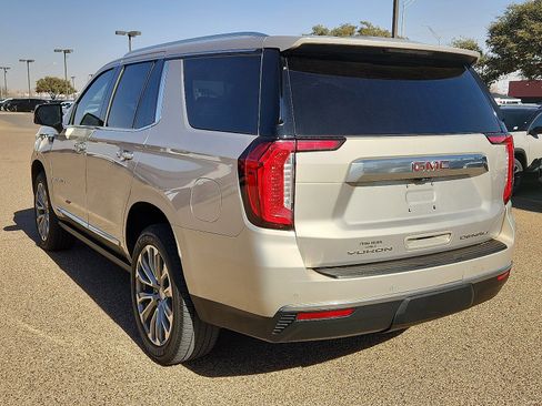 Used 2021 GMC Yukon Denali w/ Denali Premium Package image 3
