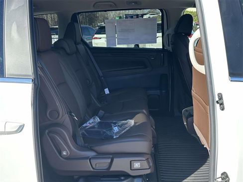 New 2026 Honda Odyssey Touring image 7