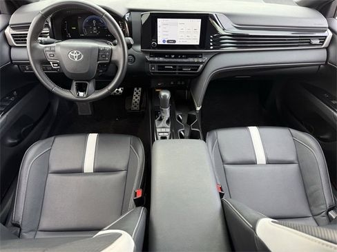 Used 2025 Toyota Camry SE image 11