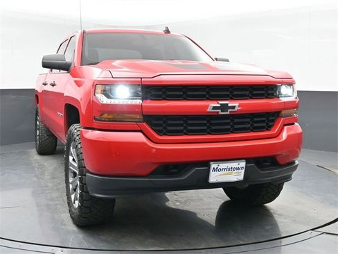 Used 2018 Chevrolet Silverado 1500 Custom w/ Custom Value Package image 2