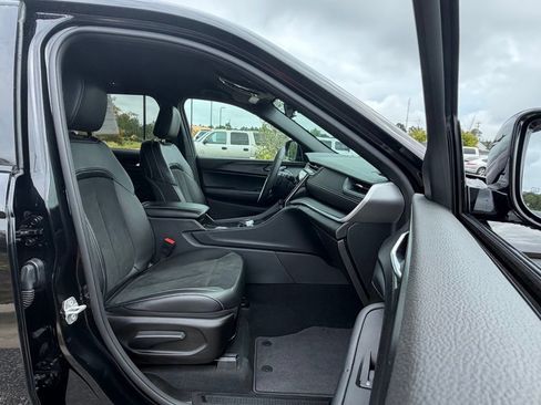Used 2024 Hyundai Venue SE FWD image 19