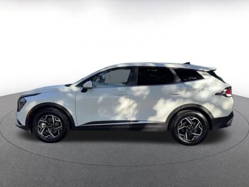 Used 2025 Kia Sportage LX image 9
