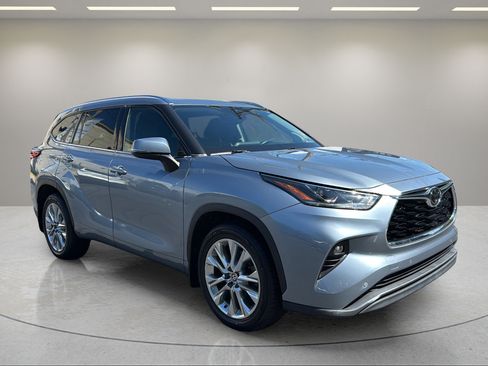Used 2021 Toyota Highlander Limited AWD/4WD image 4
