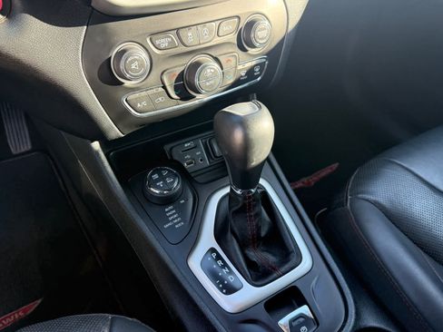 Used 2016 Jeep Cherokee Trailhawk w/ Comfort/Convenience Group image 24