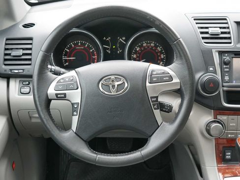 Used 2013 Toyota Highlander Limited FWD image 24