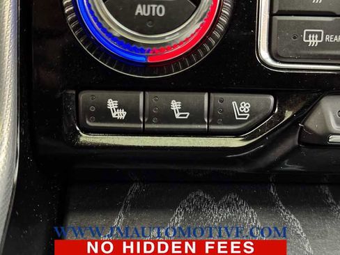 Used 2022 GMC Yukon XL Denali w/ Denali Premium Package image 39