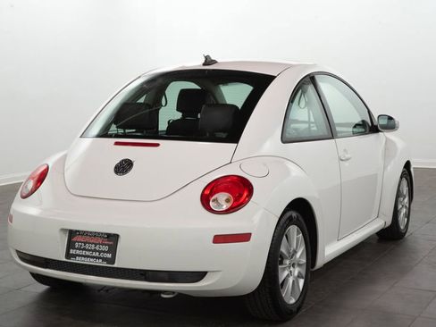 Used 2010 Volkswagen Beetle Coupe FWD image 12