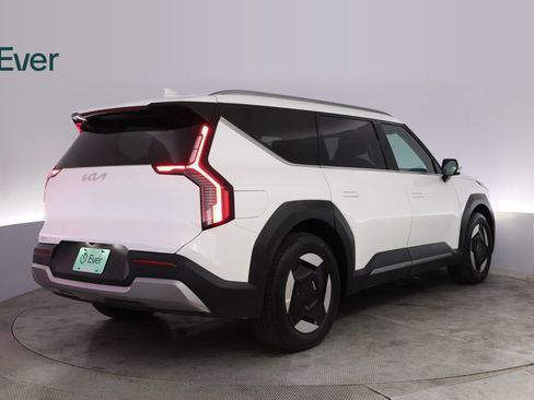 Used 2024 Kia EV9 Wind AWD/4WD image 3