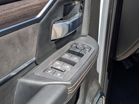 Used 2026 RAM 2500 Laramie AWD/4WD image 15