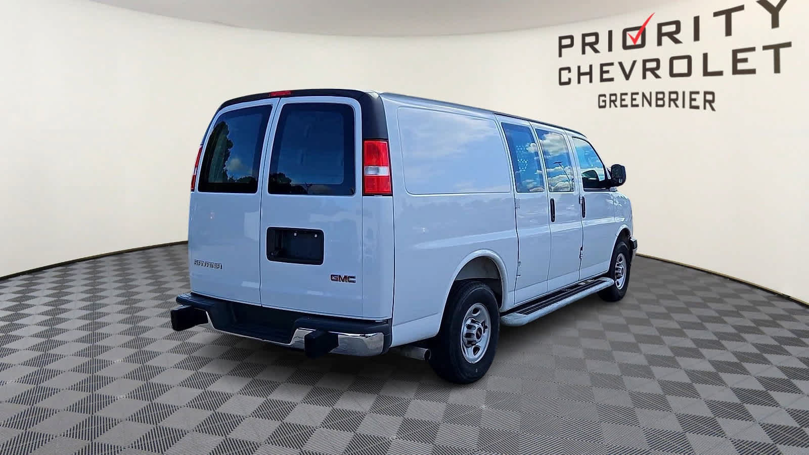 Used 2025 GMC Savana 2500 w/ Driver Convenience Package RWD image 8