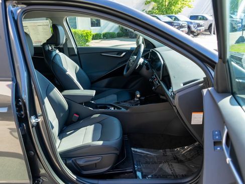 New 2026 Kia Niro EX FWD image 10