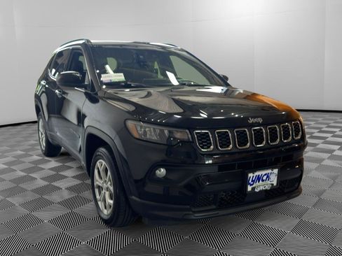 Used 2024 Jeep Compass Latitude AWD/4WD image 7
