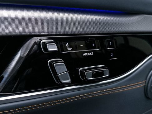 Used 2022 Jeep Grand Wagoneer Series III w/ Flexible Seating Group image 19