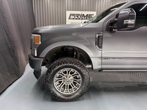 Used 2022 Ford F250 Platinum w/ FX4 Off-Road Package AWD/4WD image 8