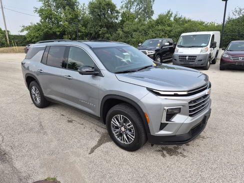 Used 2026 Chevrolet Traverse LT w/ Driver Confidence Package AWD/4WD image 3