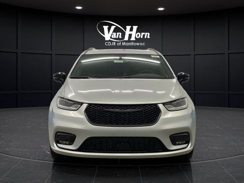 New 2026 Chrysler Pacifica Select w/ S Appearance Package AWD/4WD image 11