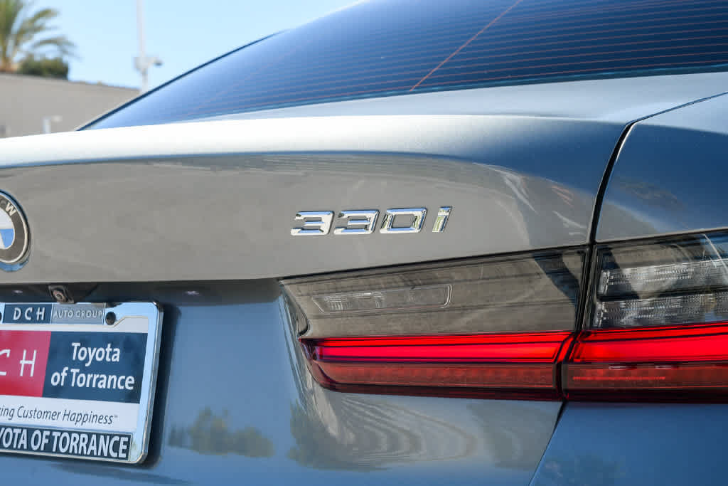 Used 2023 BMW 330i Sedan w/ Driving Assistance Package RWD image 7