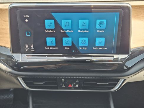 Used 2024 Volkswagen Atlas SE FWD image 16