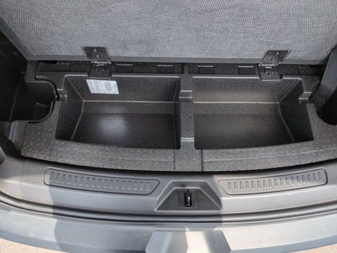 Used 2021 GMC Acadia SLE w/ Driver Convenience Package FWD image 21