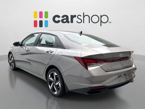 Used 2023 Hyundai Elantra SEL w/ Convenience Package FWD image 3