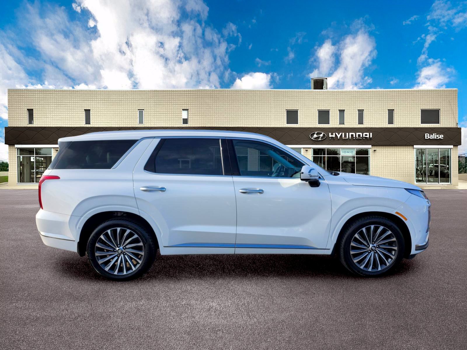 Certified 2023 Hyundai Palisade Calligraphy AWD/4WD image 2