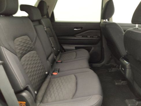 Used 2022 Nissan Pathfinder SV FWD image 19