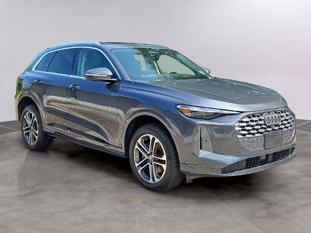 Certified 2025 Audi Q5 Premium w/ Convenience Package AWD/4WD image 3