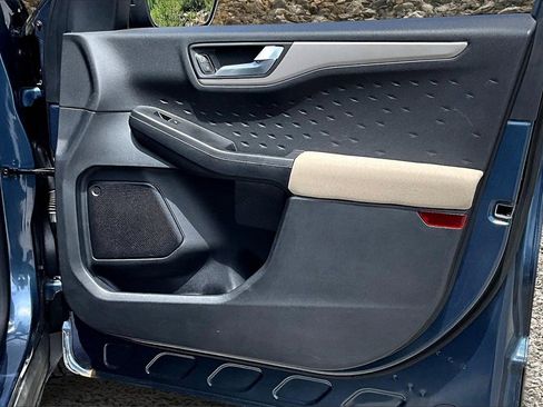 Used 2020 Ford Escape SE image 23