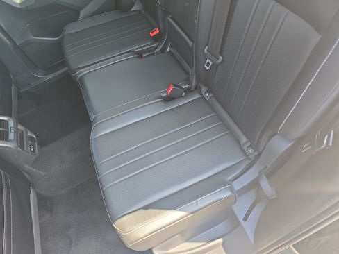 Used 2022 Volkswagen Tiguan SE AWD/4WD image 13