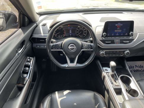 Used 2024 Nissan Altima 2.5 SR image 2