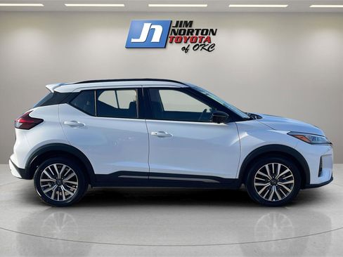 Used 2024 Nissan Kicks SR image 4