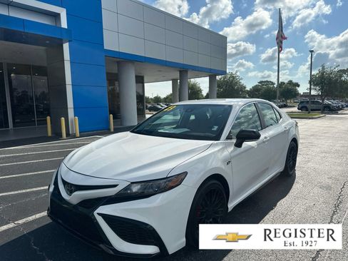 Used 2023 Toyota Camry SE FWD image 1