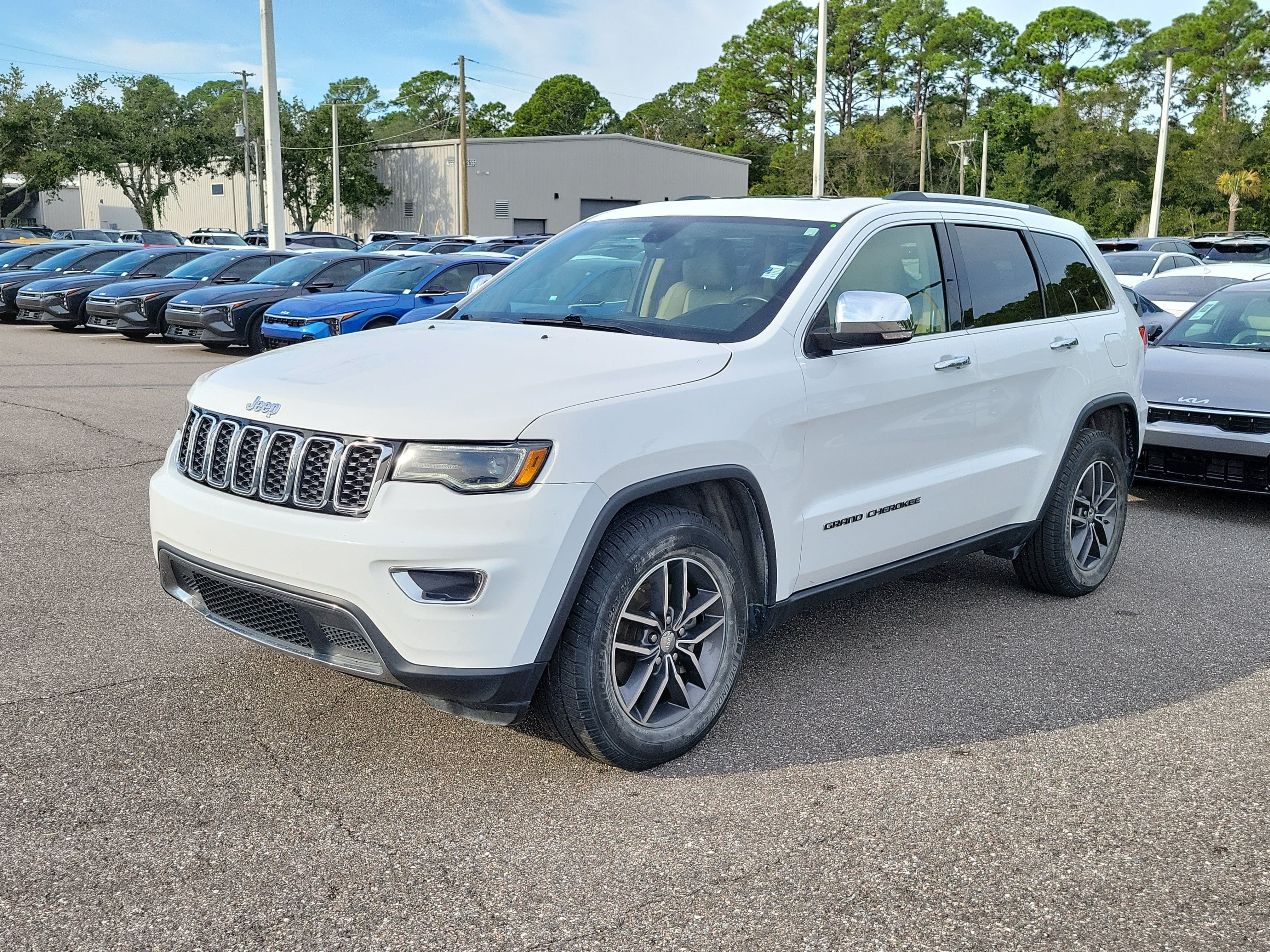 Used 2018 Jeep Grand Cherokee Limited w/ Luxury Group II RWD image 3