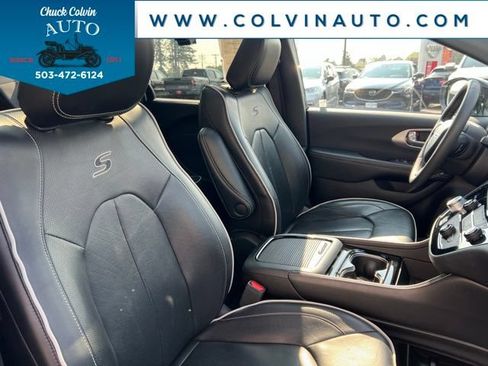 Used 2025 Chrysler Pacifica Limited FWD image 23
