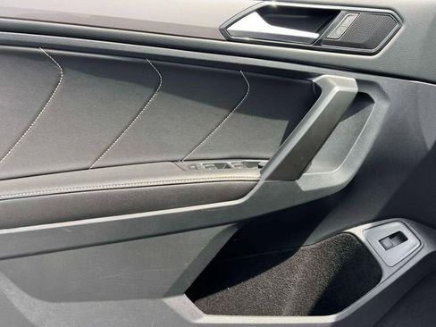 Used 2024 Volkswagen Tiguan SE image 26