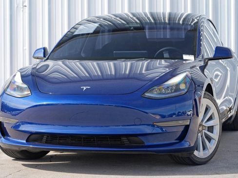 Used 2023 Tesla Model 3 Standard Range image 3