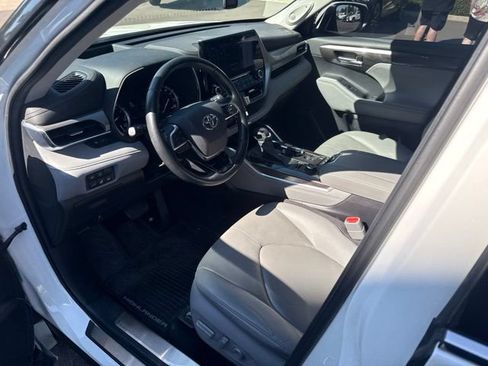 Used 2020 Toyota Highlander Platinum AWD/4WD image 8