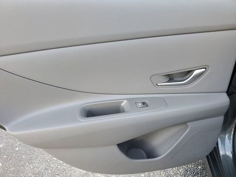 Certified 2025 Hyundai Elantra Sport image 26